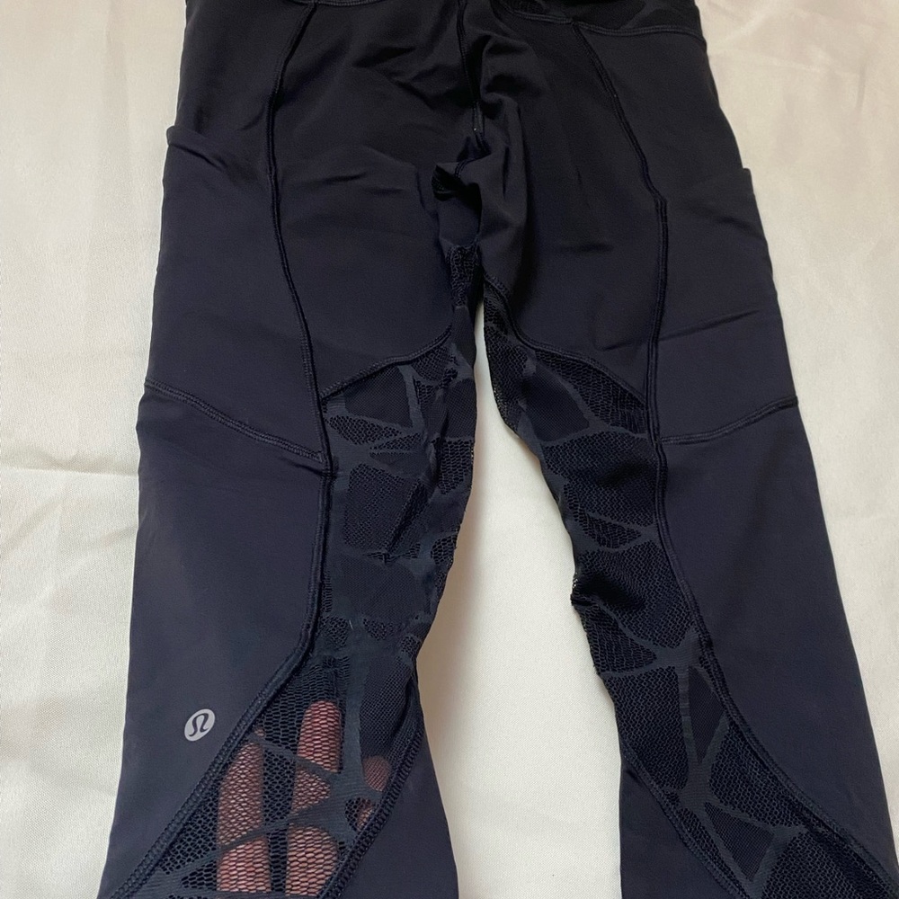 **discontinued** black Lululemon leggings with unique Mesh design! 24”